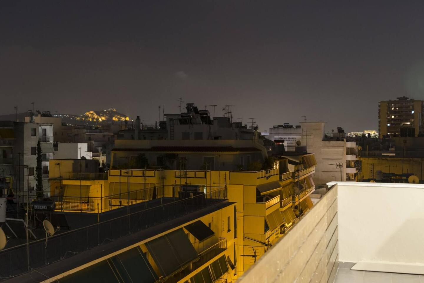 Ma Maison Nο 1, Penthouse, Acropolis And Lycabettus View, Ultra High Speed Internet 300 Mbps, 15' To Acropolis By Metro, 1' From Metro Station أثينا المظهر الخارجي الصورة