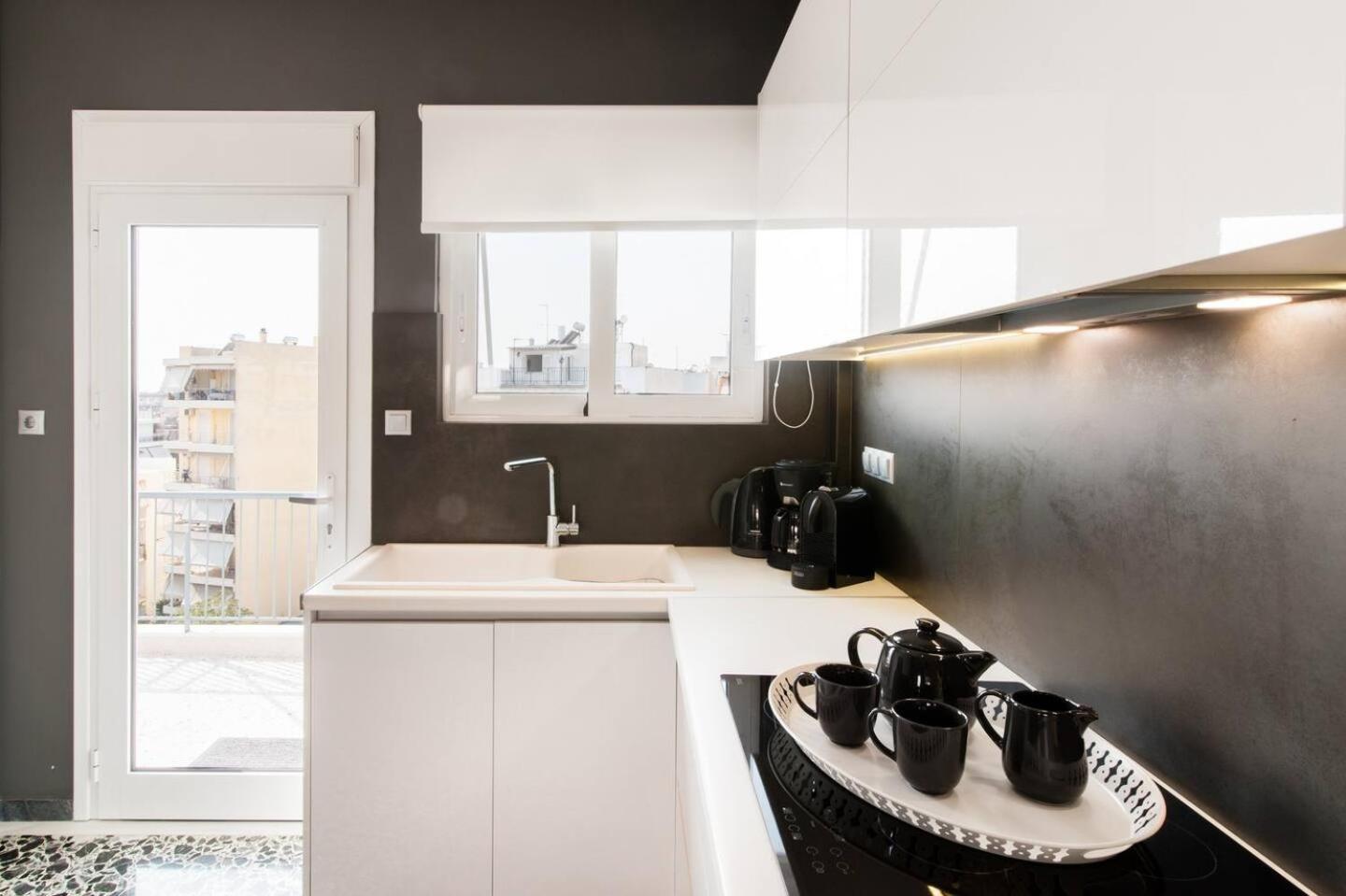 Ma Maison Nο 1, Penthouse, Acropolis And Lycabettus View, Ultra High Speed Internet 300 Mbps, 15' To Acropolis By Metro, 1' From Metro Station أثينا المظهر الخارجي الصورة
