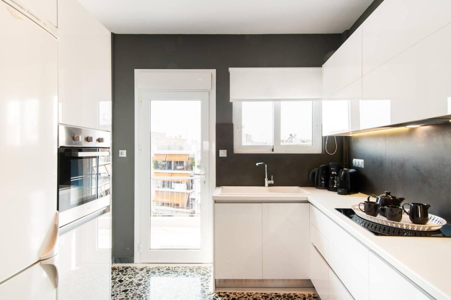 Ma Maison Nο 1, Penthouse, Acropolis And Lycabettus View, Ultra High Speed Internet 300 Mbps, 15' To Acropolis By Metro, 1' From Metro Station أثينا المظهر الخارجي الصورة
