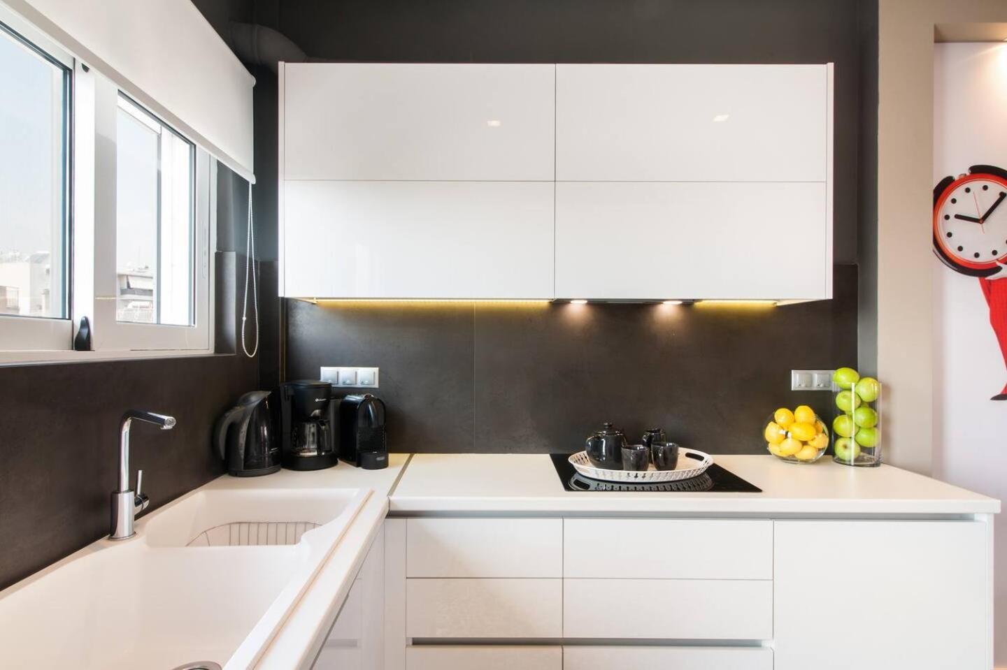 Ma Maison Nο 1, Penthouse, Acropolis And Lycabettus View, Ultra High Speed Internet 300 Mbps, 15' To Acropolis By Metro, 1' From Metro Station أثينا المظهر الخارجي الصورة