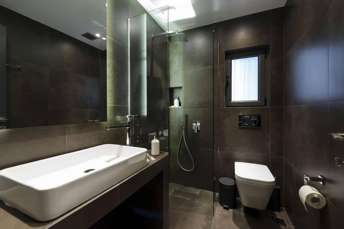 Ma Maison Nο 1, Penthouse, Acropolis And Lycabettus View, Ultra High Speed Internet 300 Mbps, 15' To Acropolis By Metro, 1' From Metro Station أثينا المظهر الخارجي الصورة
