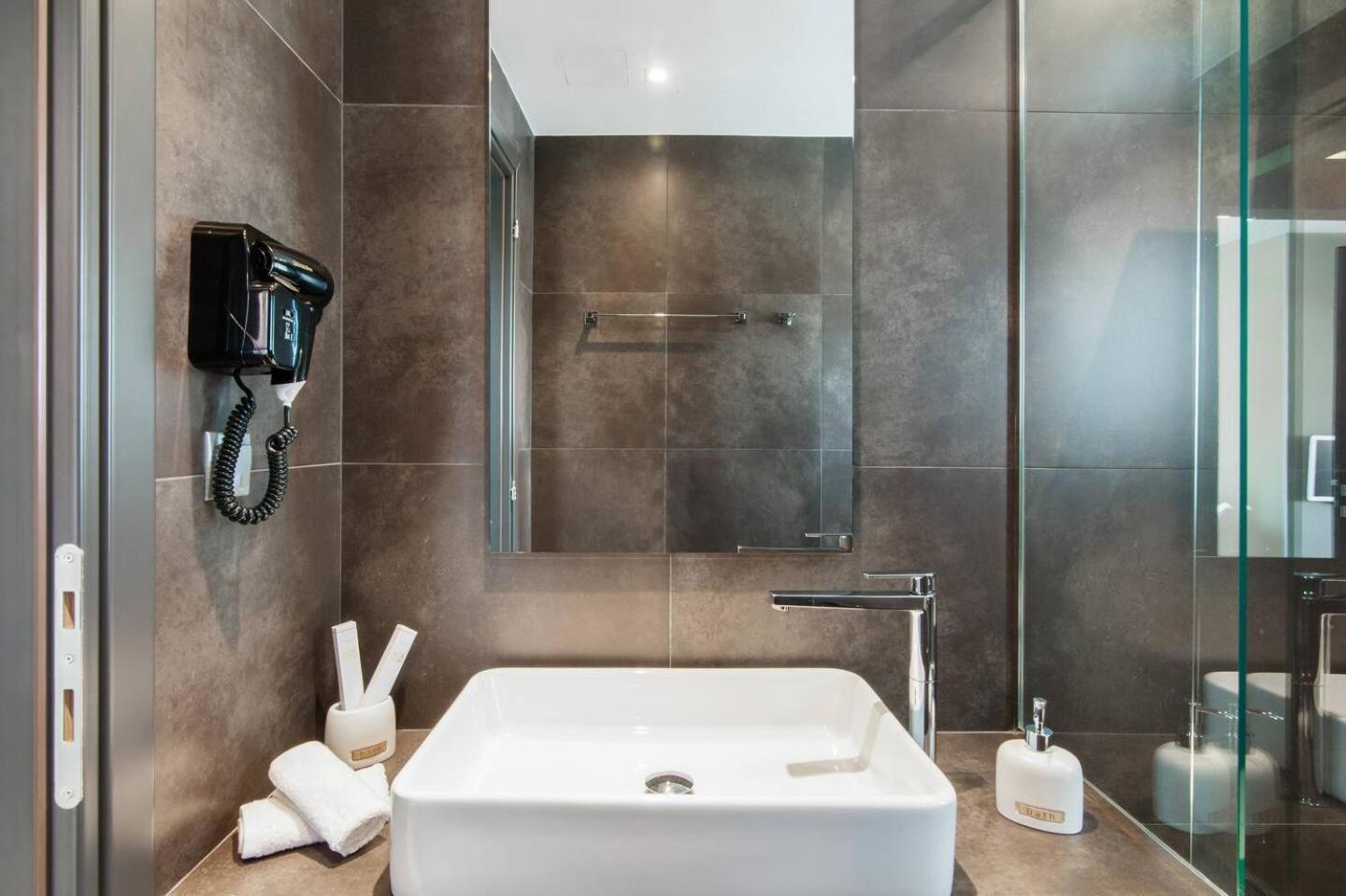 Ma Maison Nο 1, Penthouse, Acropolis And Lycabettus View, Ultra High Speed Internet 300 Mbps, 15' To Acropolis By Metro, 1' From Metro Station أثينا المظهر الخارجي الصورة